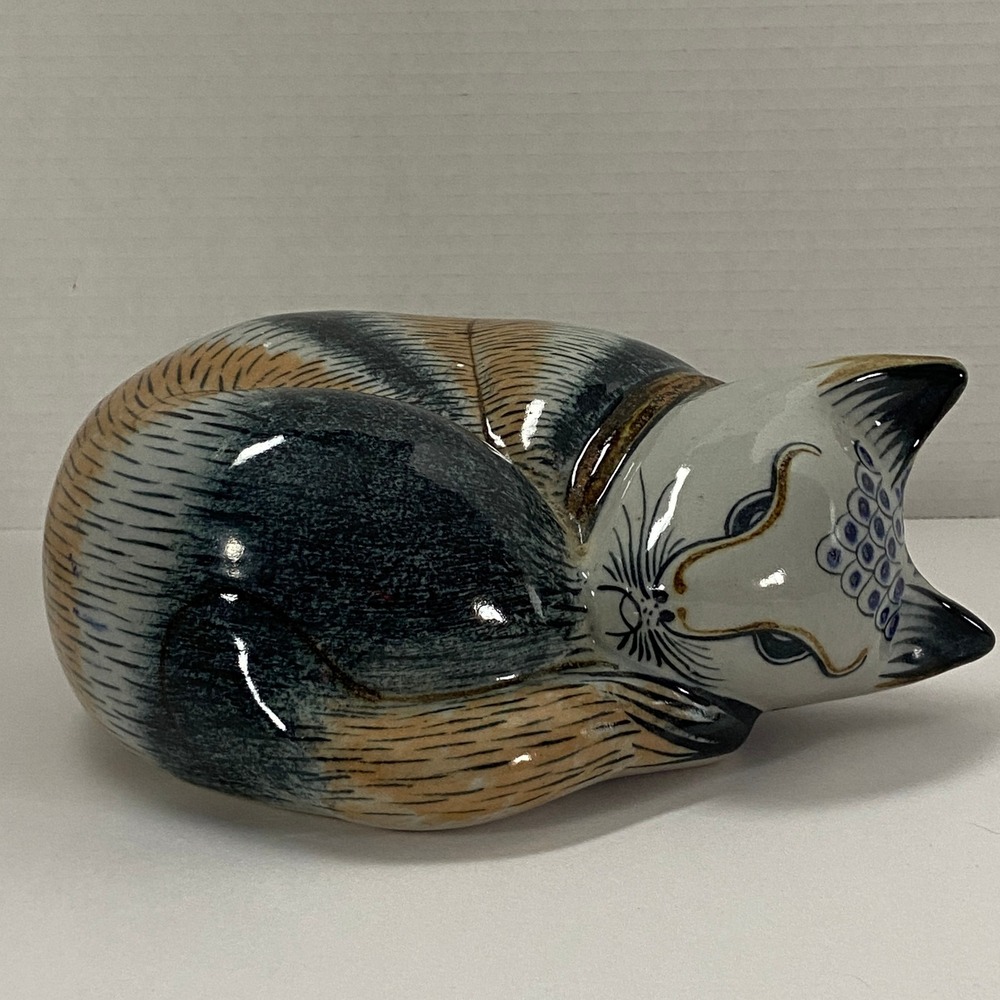 Erandi Tonala Mexican Pottery Sleeping Cat Figurine Hand Painted Folk Art 7 inch
